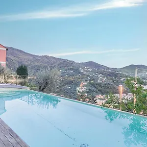 With View And Pool Appartamento